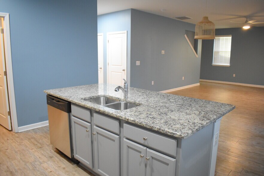 Building Photo - 145 Presley Ln