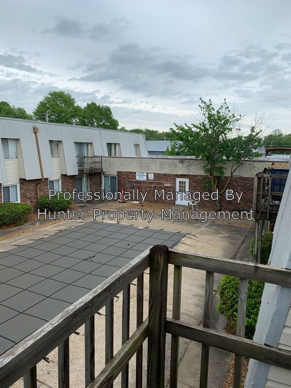 Building Photo - 933 S Wildan Ave