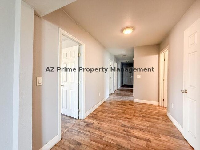 Building Photo - 2427 W Yavapai St