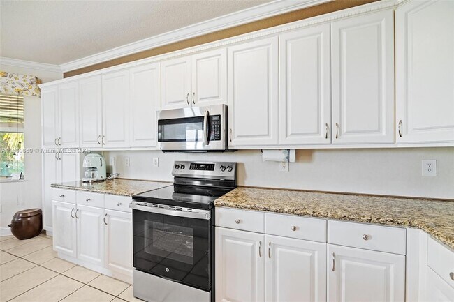 Building Photo - 15376 14th Manor