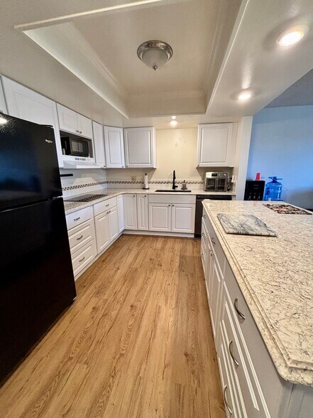 Building Photo - 13890 E Marina Dr