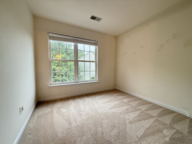 Building Photo - Exquisite Townhome in The Grove at Huntley Meadows
