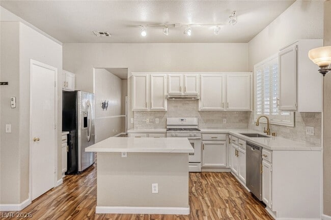 Building Photo - 5228 Boca Del Mar St