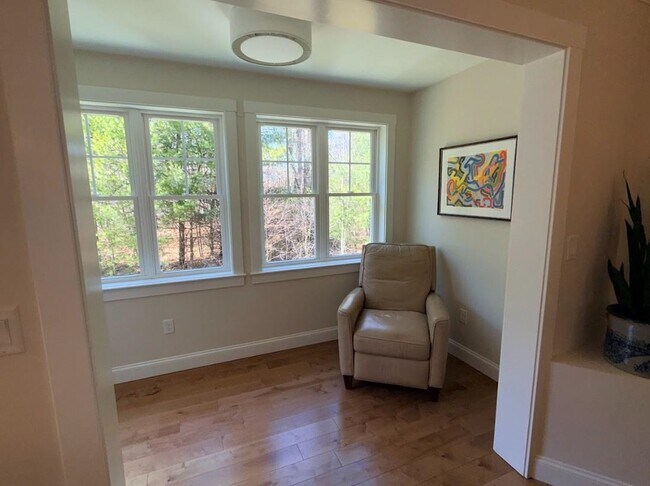 Building Photo - 293 Peverly Hill Rd