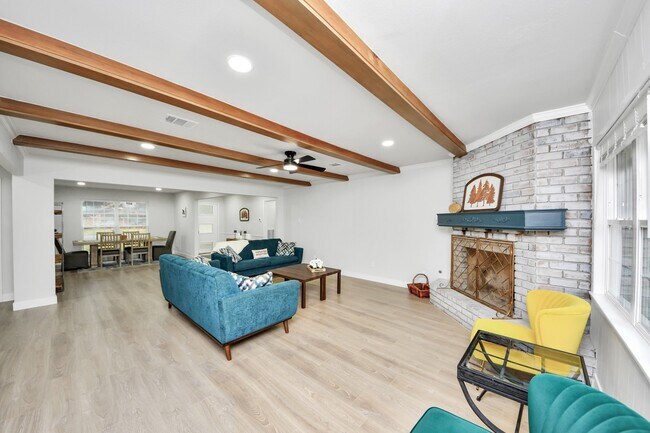 Building Photo - 10003 Briarwild Ln