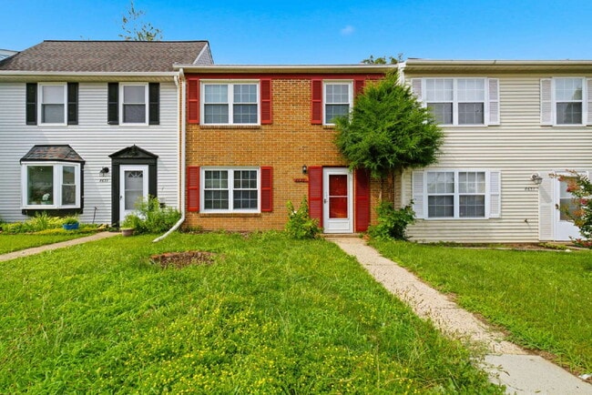 Building Photo - Beautifully Refreshed 3BR Townhome with Private Fenced Backyard in Brandy Station