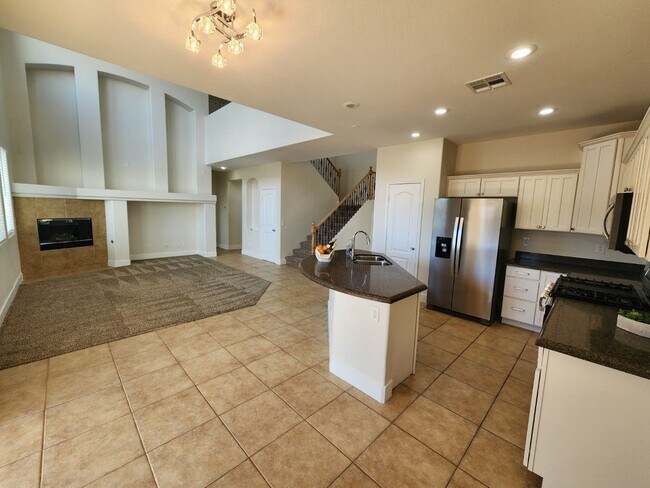 Building Photo - In the Heart of Green Valley Ranch