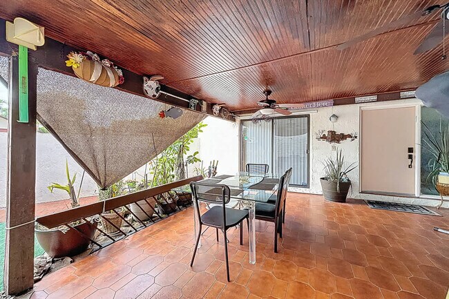 Building Photo - 693 NW 102 Pl