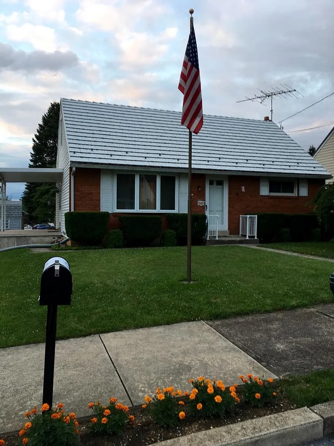 Primary Photo - 2621 27th St SW