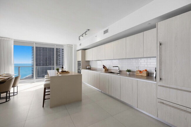 Building Photo - 4111 S Ocean Dr