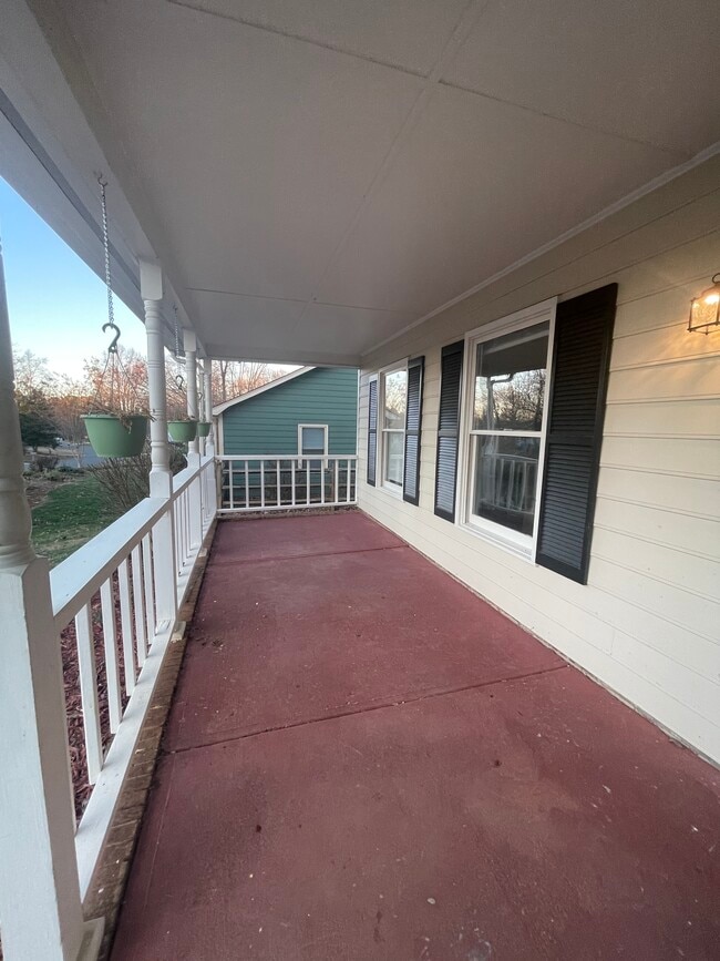 Building Photo - 6016 Loch Arbor Ln