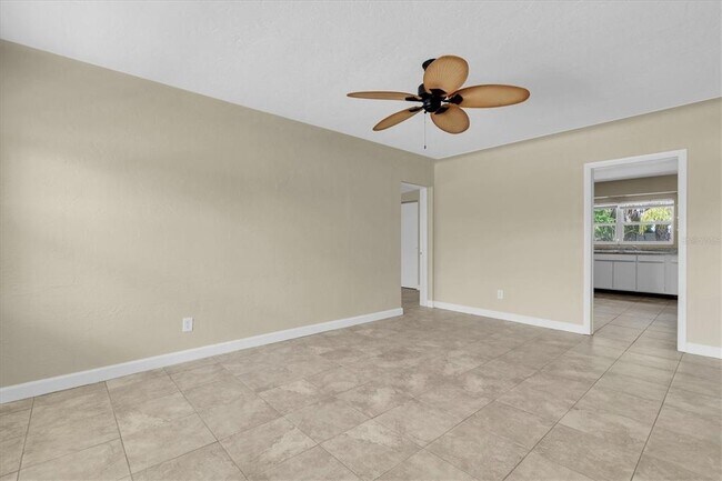 Building Photo - 333 72nd Ave