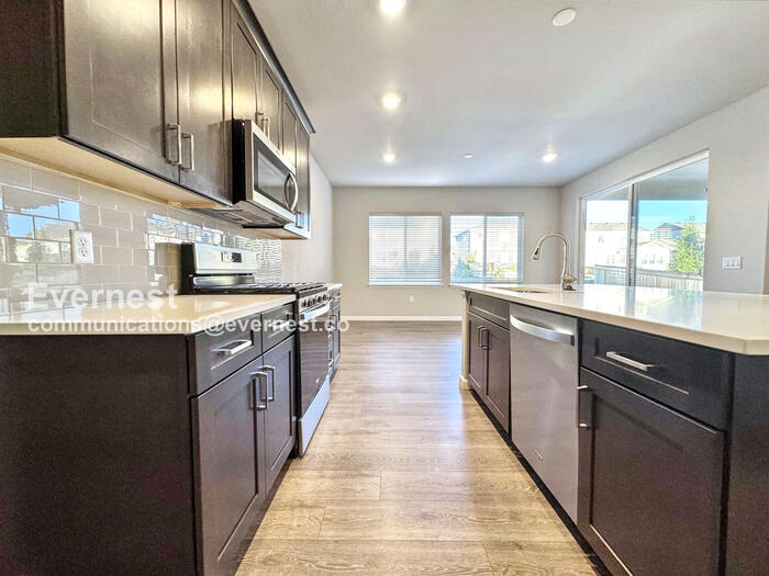 Building Photo - 10855 Hayloft St