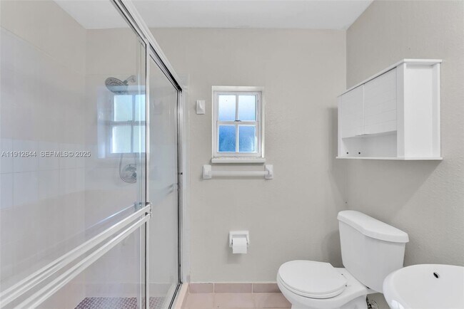 Building Photo - 1514 Capri St