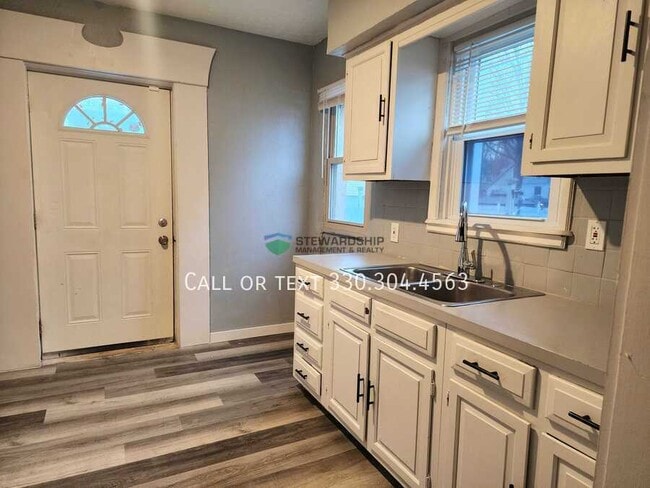 Building Photo - 1603 Hampton Rd