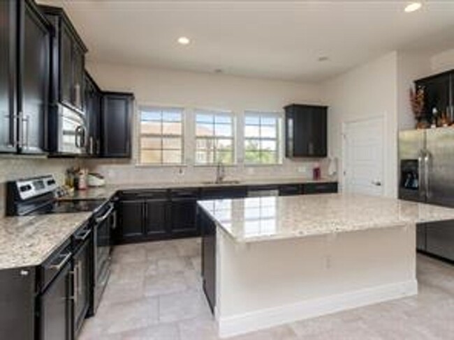 Building Photo - Beautiful 3 Bedroom / 3.5 Bath 3-Story Tow...