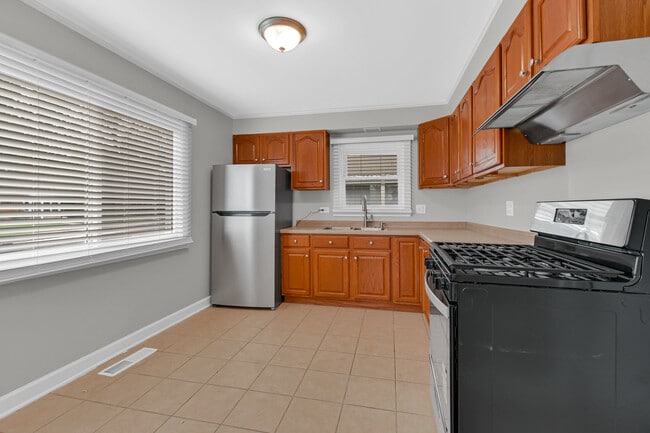 Building Photo - 304 Seneca St