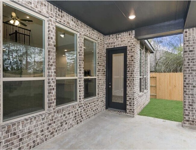 Building Photo - 17111 Crimson Crest Dr