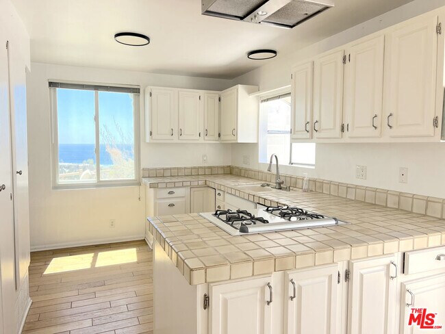 Building Photo - 6232 Tapia Dr