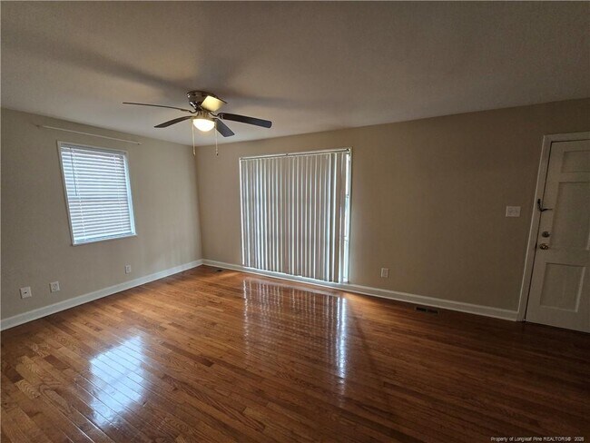 Building Photo - 479 McBain Dr