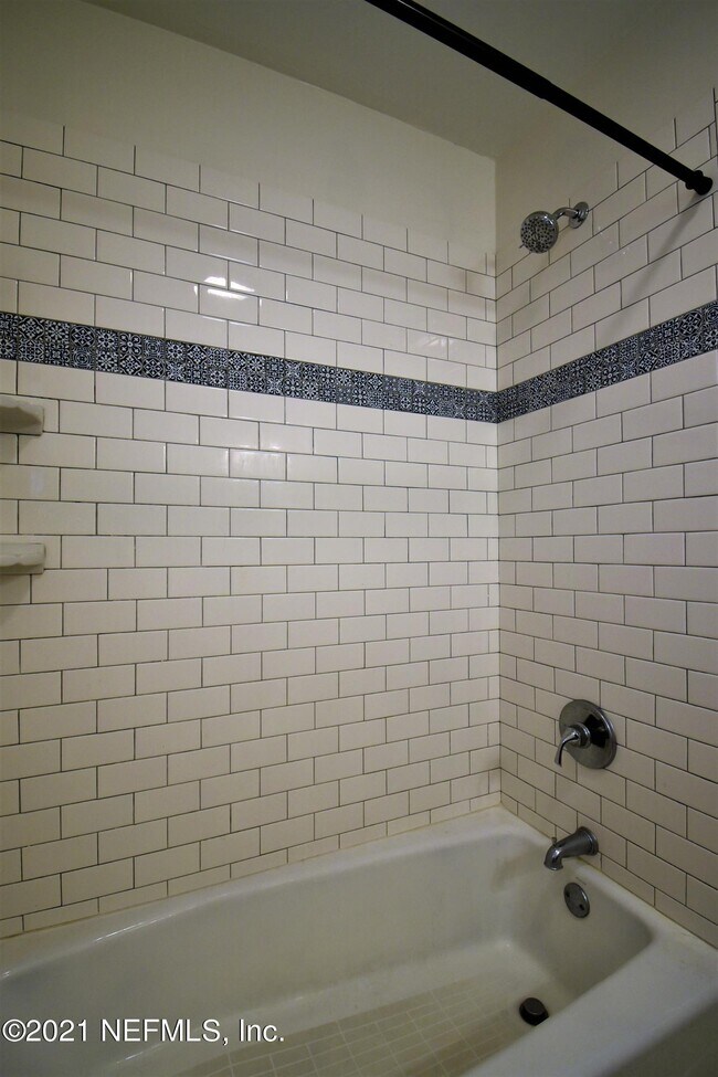 Building Photo - 2225 Myra St