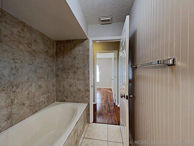 Building Photo - 4215 SW Jarmer Rd
