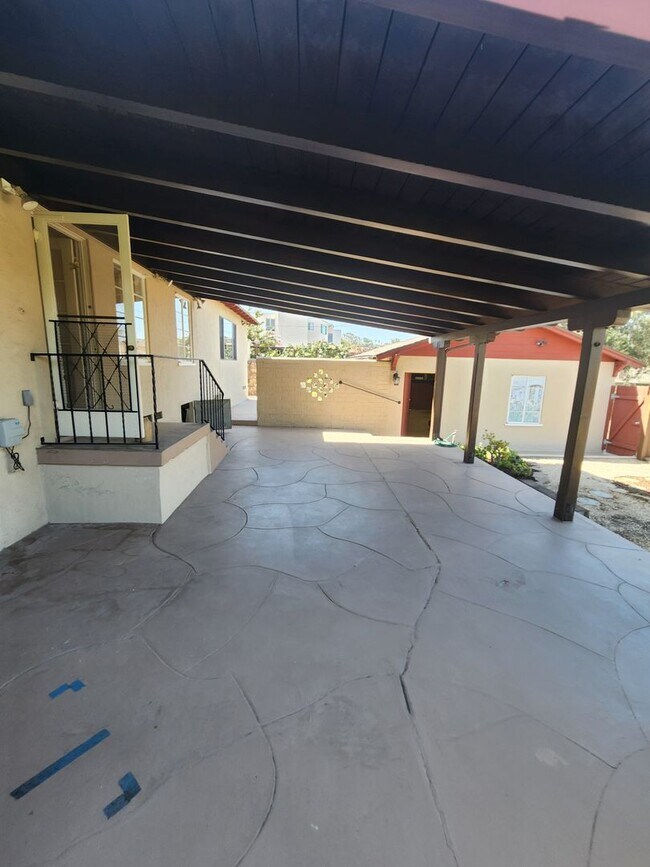 Building Photo - 4950 Rosehedge Dr