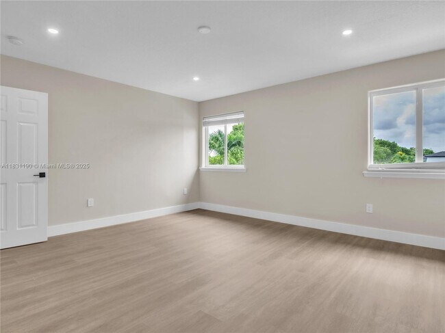 Building Photo - 12427 SW 121st Ave