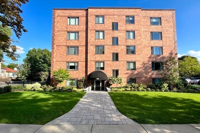 Building Photo - 128 Pleasant St