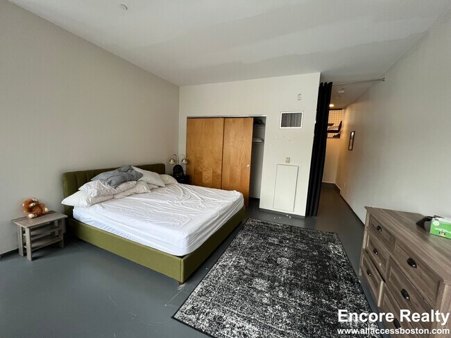 Building Photo - 160 E Berkeley St