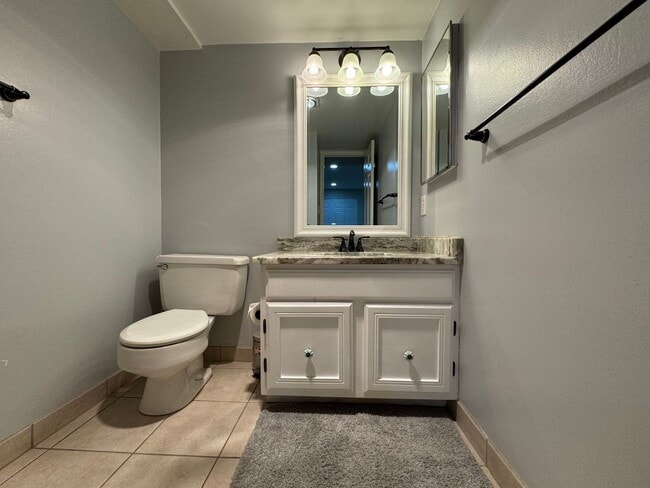 Building Photo - Spacious 2 Bed 2 Bath Condo In Vibrant The...