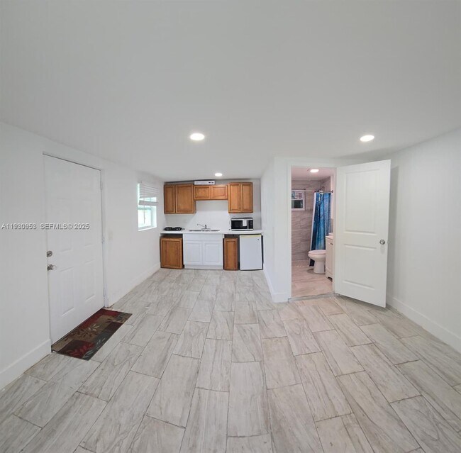 Building Photo - 10241 Haitian Dr