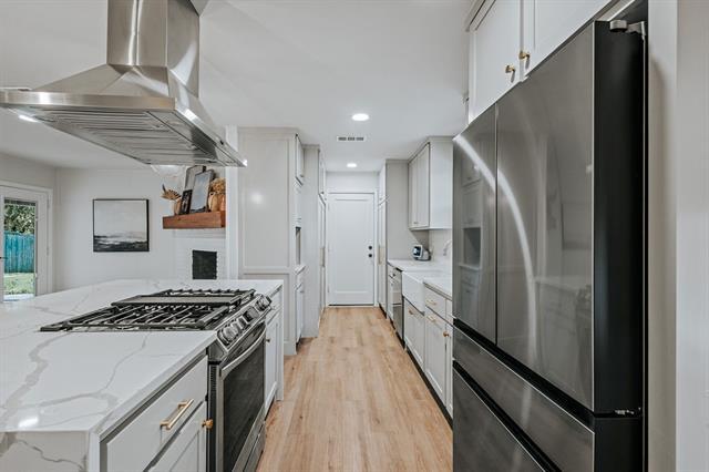 Building Photo - 10642 Mapleridge Dr