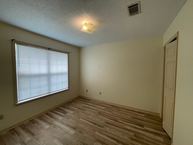 Building Photo - 2745 Tyndall Dr