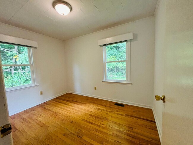 Building Photo - 1480 Boxwood Dr