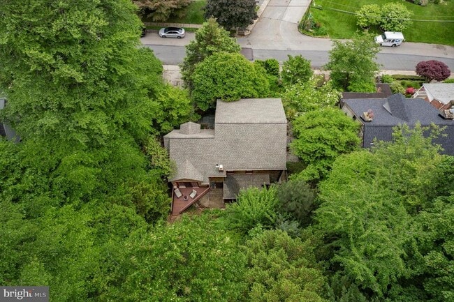 Building Photo - 626 Lakeside Ave