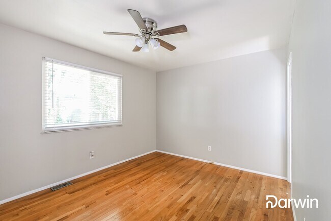 Building Photo - 1517 Springhurst Dr