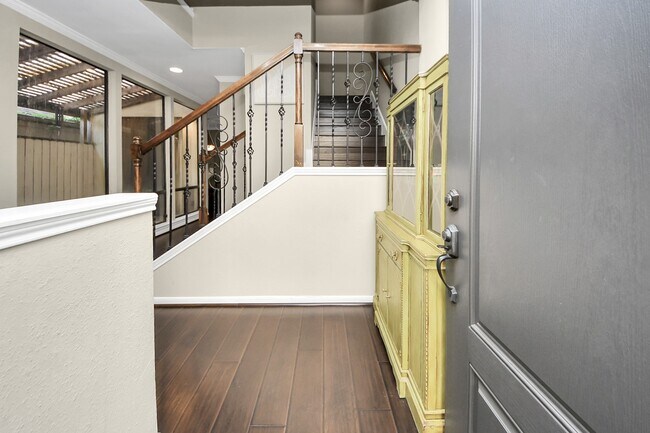 Primary Photo - 1112 Bering Dr