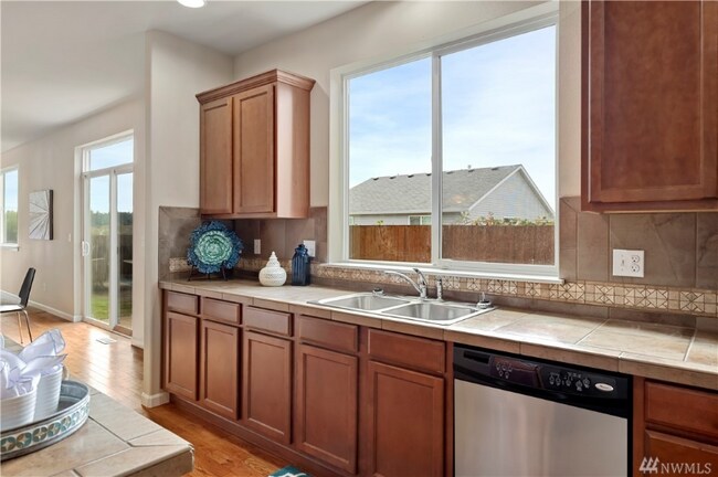 Building Photo - 1548 Farina Lp SE