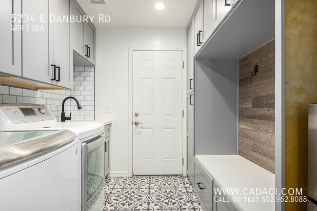 Building Photo - 5234 E Danbury Rd