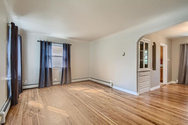 Building Photo - Spacious 4 Bed | 2 Bath Home Near Sloan’s ...