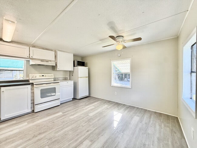 Building Photo - 6519 Sandra Dr