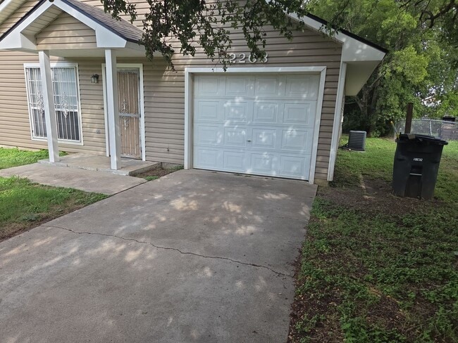 Building Photo - 2203 Purser Dr
