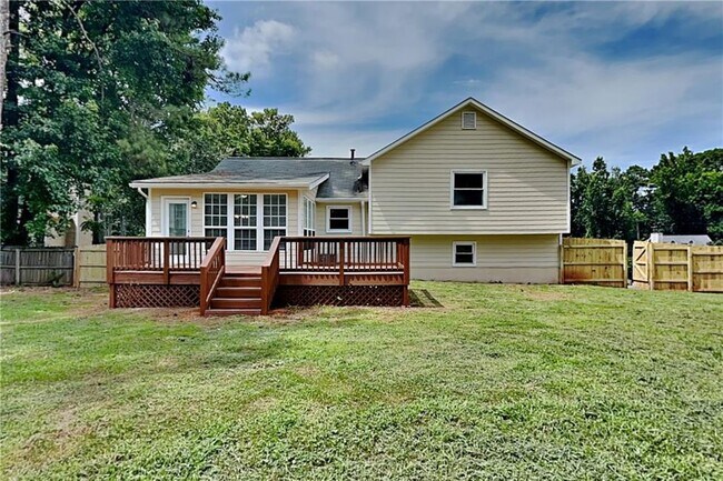 Building Photo - 450 Sumer Ln N