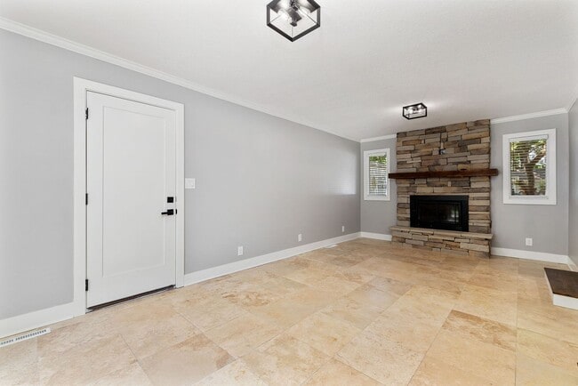 Building Photo - 7615 W 95th Terrace