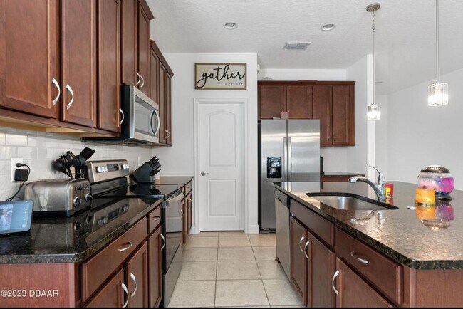 Building Photo - 5435 Estero Loop