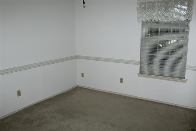 Building Photo - 1204 Oakhill Dr