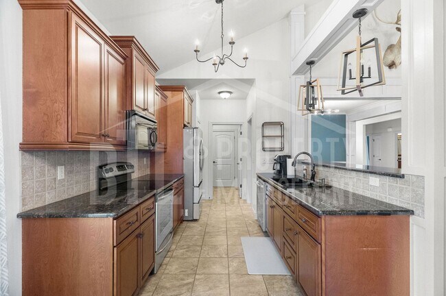 Building Photo - 3 Bedroom/2 Bath Duplex in Stonebridge Vil...
