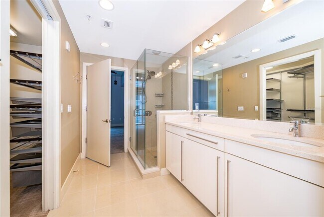 Building Photo - 260 S Osceola Ave