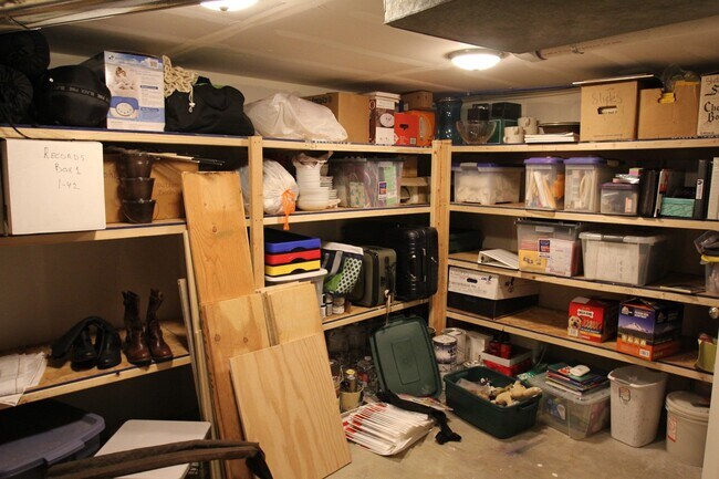 Building Photo - Beautiful Large Home in the Avenues